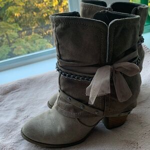 Ankle Boots-Bows, Chains, Studs, Cowgirl (Size 6)